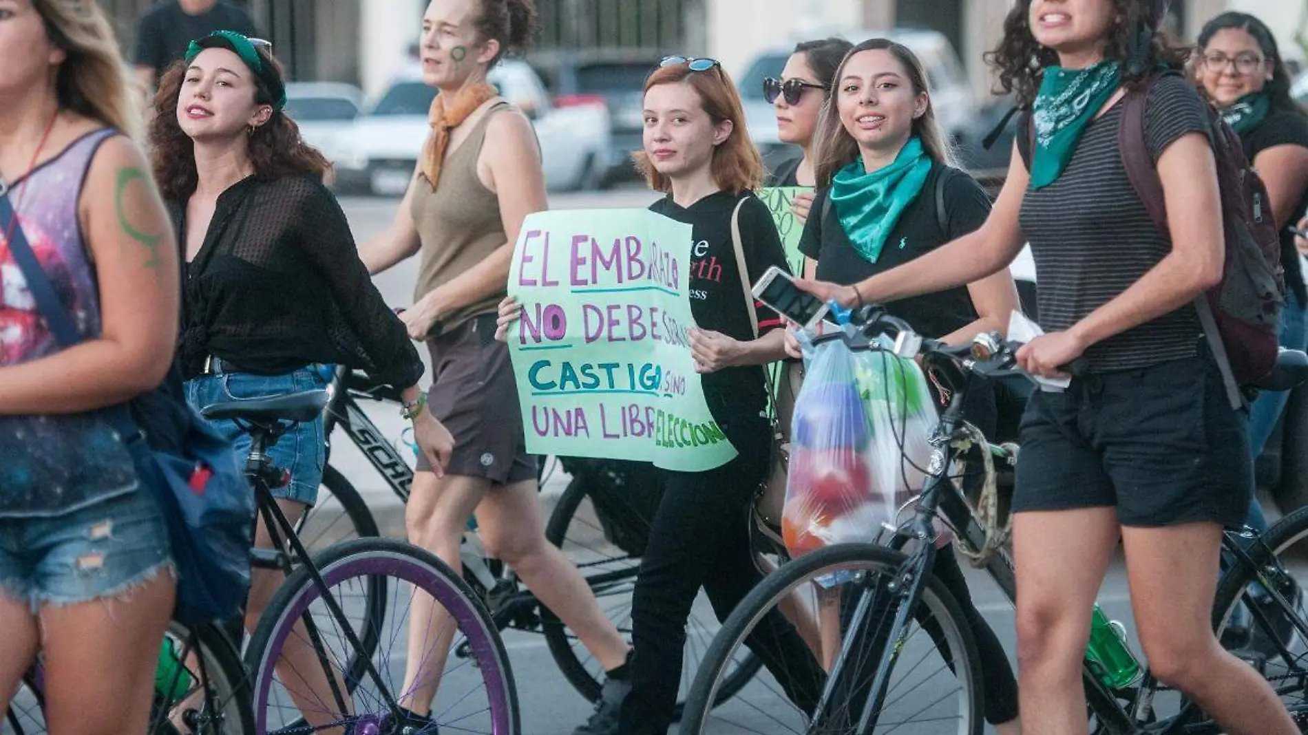 Marcha pro aborto Marea Verde (1)